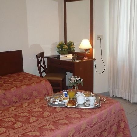 Hotel Pavone Milano Esterno foto
