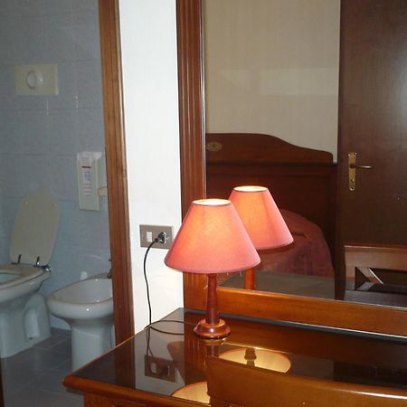 Hotel Pavone Milano Esterno foto