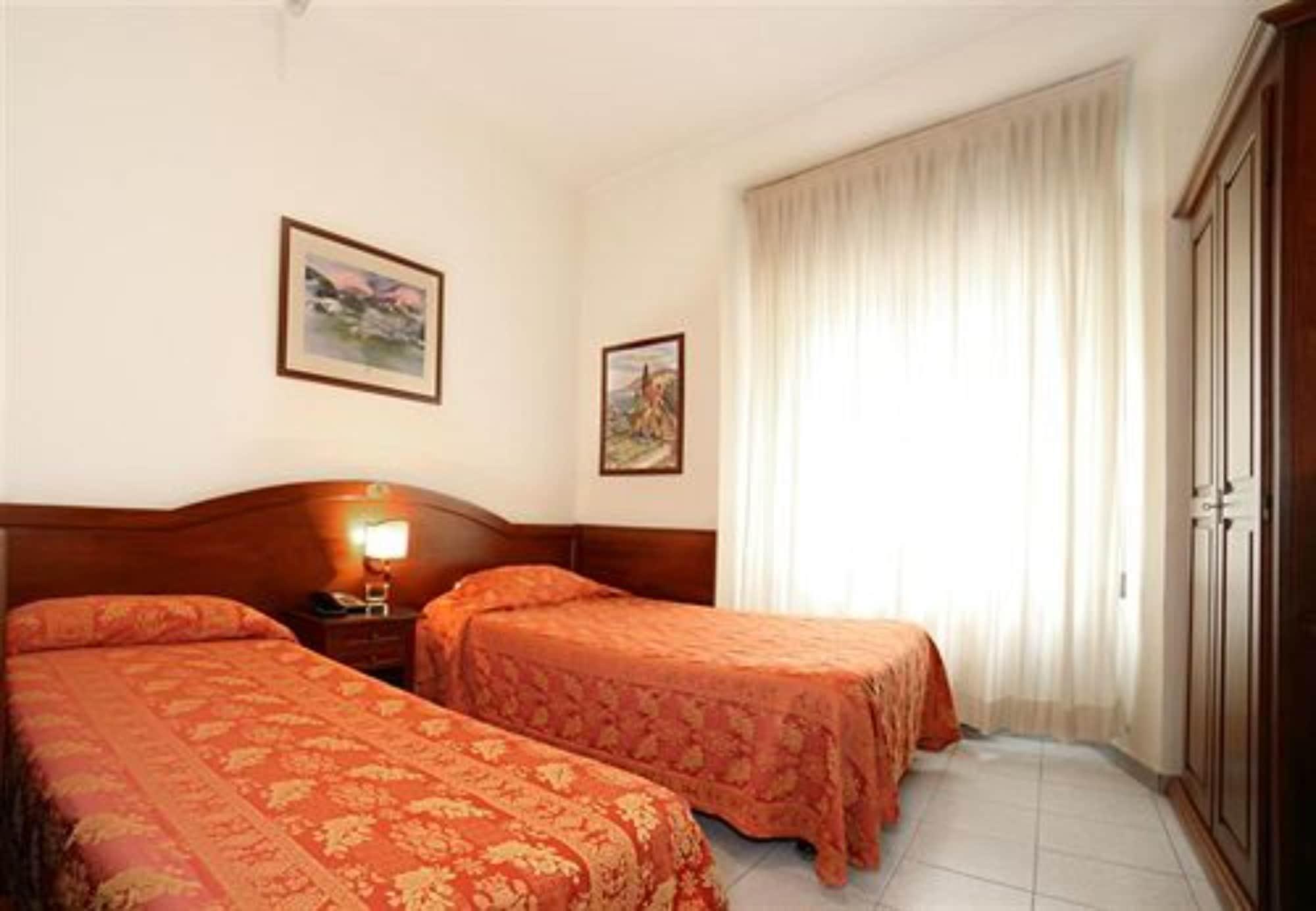 Hotel Pavone Milano Esterno foto