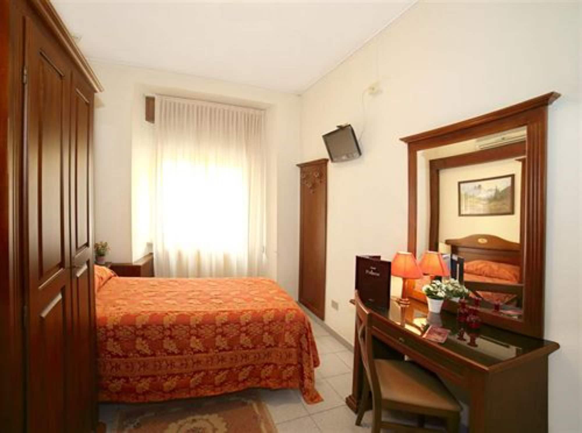 Hotel Pavone Milano Esterno foto
