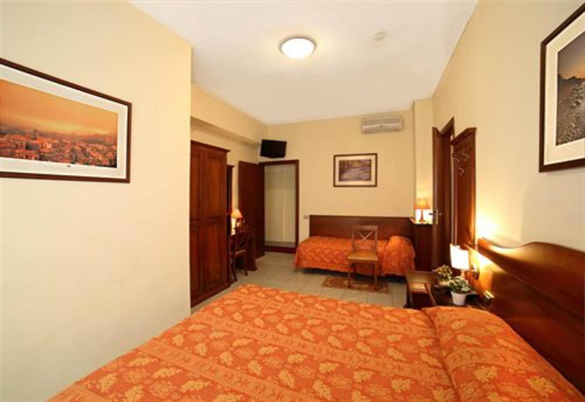 Hotel Pavone Milano Esterno foto