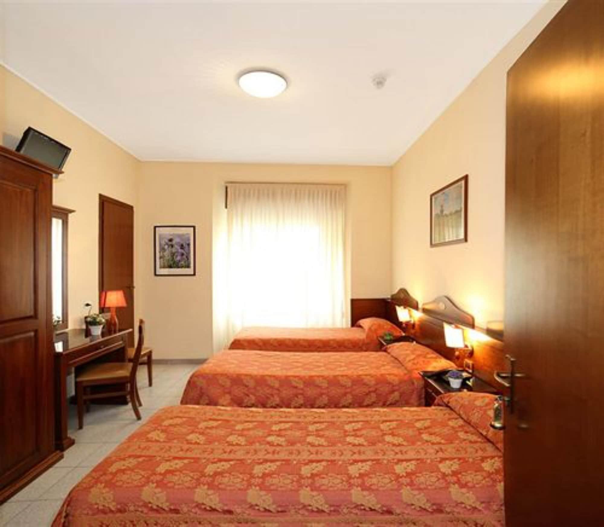 Hotel Pavone Milano Esterno foto