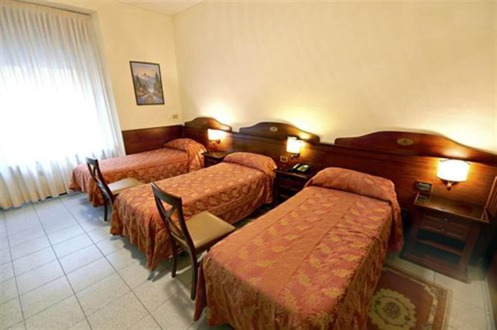 Hotel Pavone Milano Esterno foto