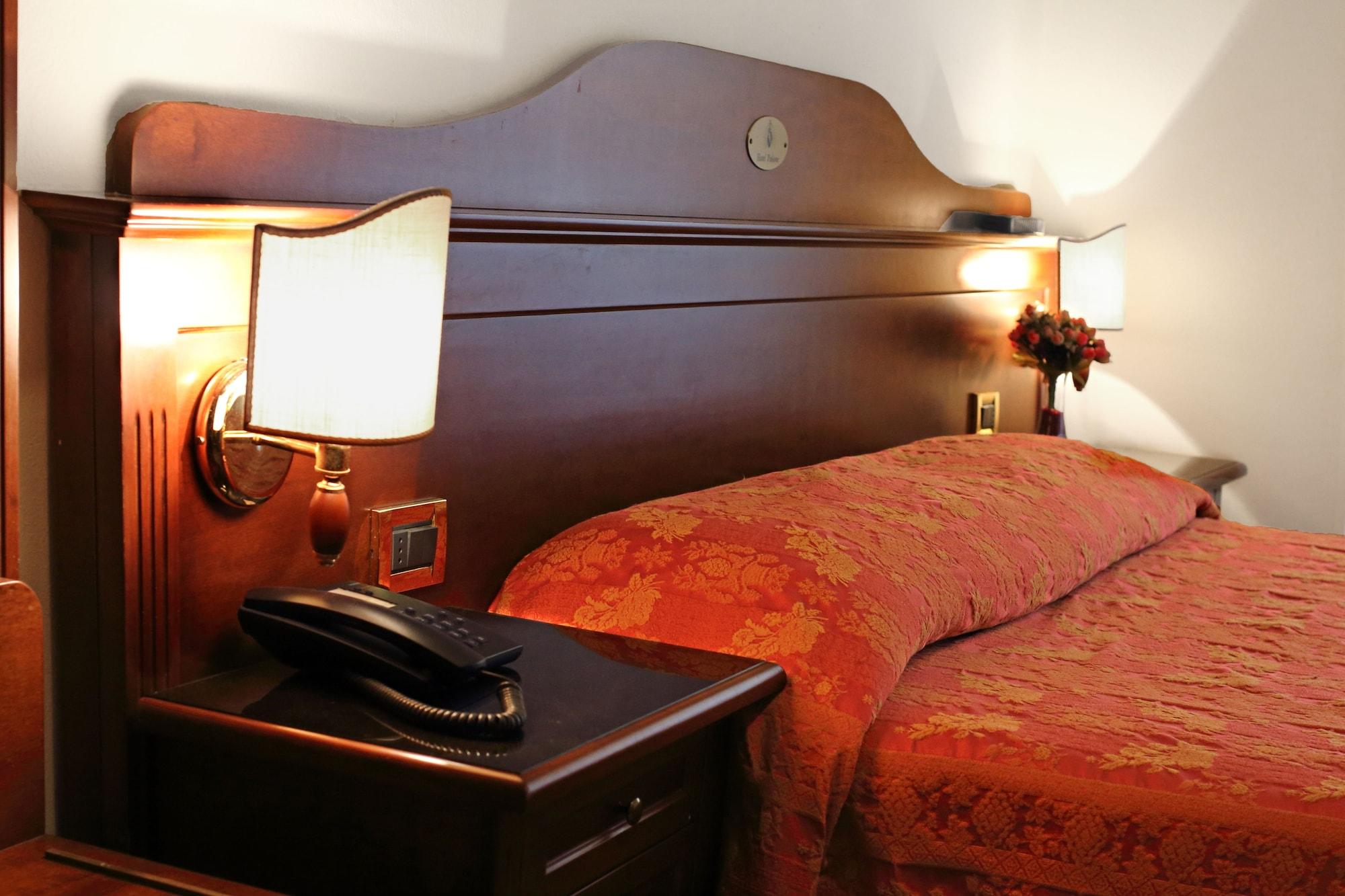 Hotel Pavone Milano Esterno foto