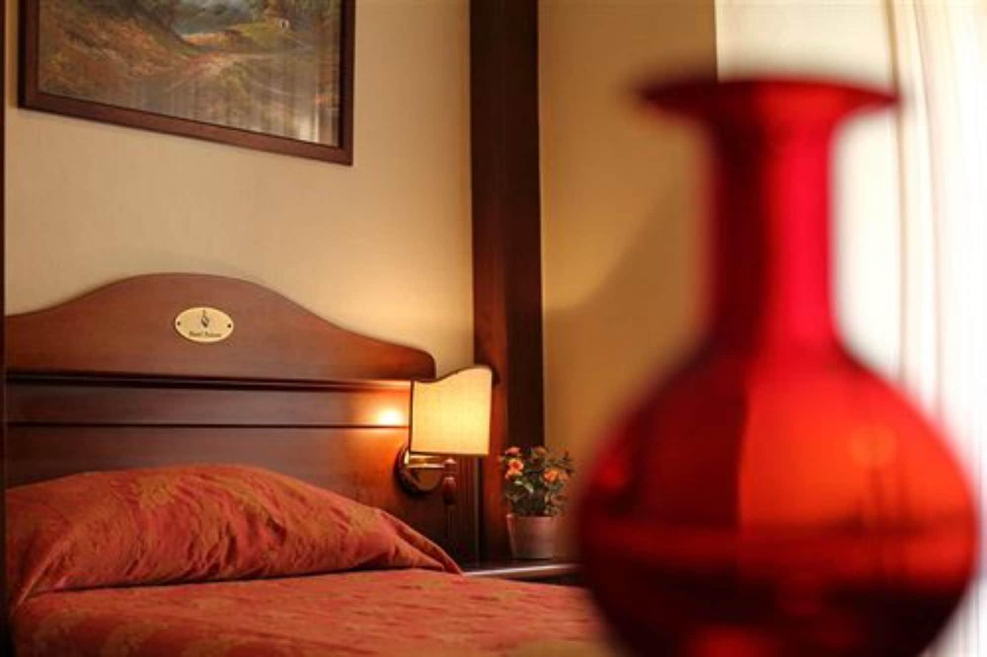 Hotel Pavone Milano Esterno foto