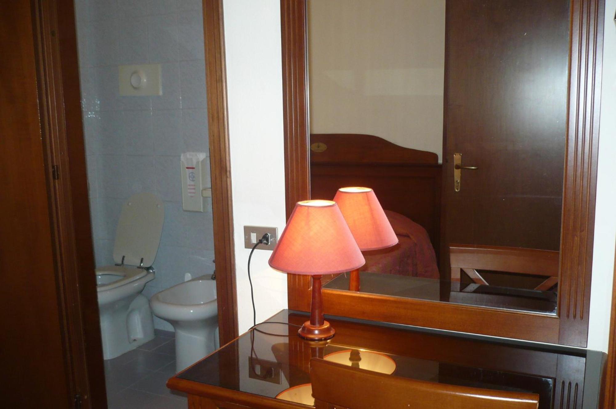 Hotel Pavone Milano Esterno foto