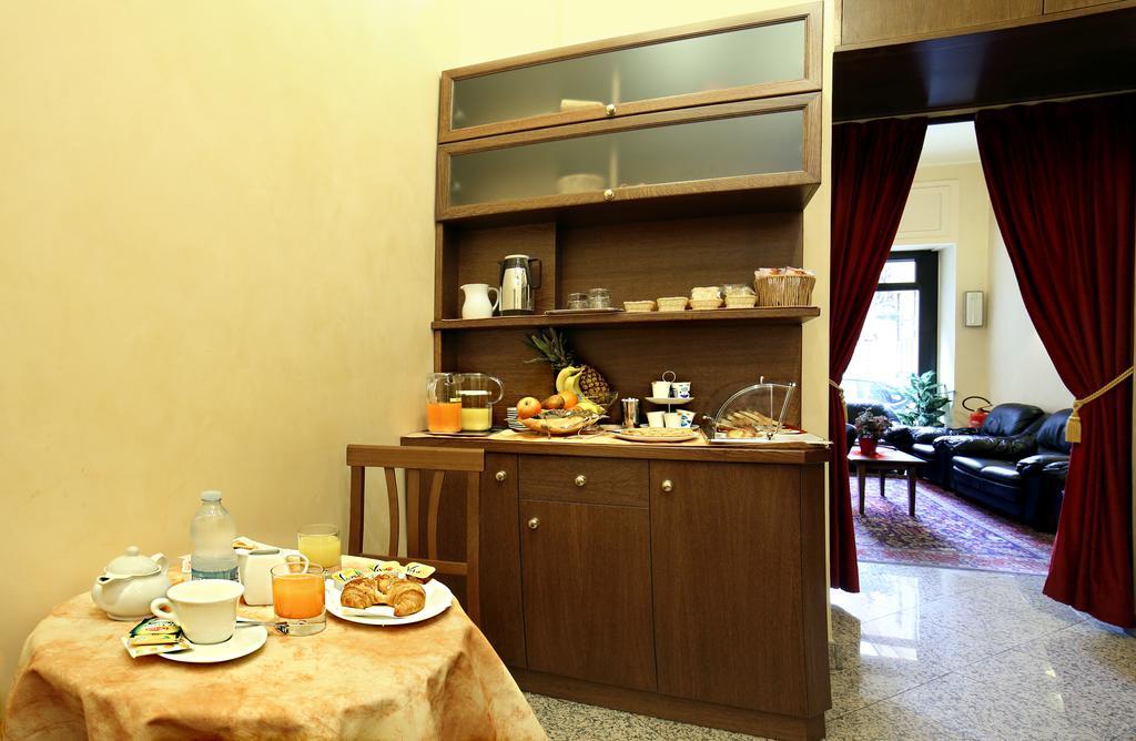 Hotel Pavone Milano Esterno foto