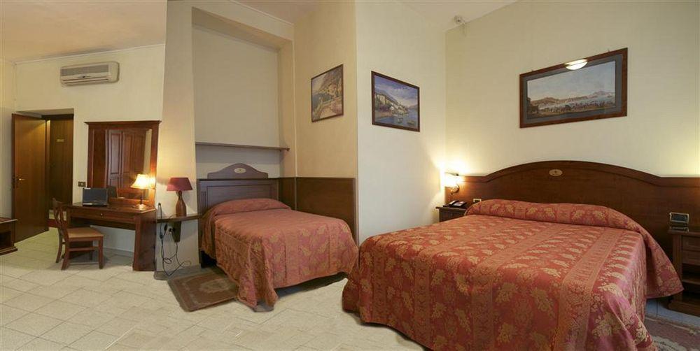 Hotel Pavone Milano Esterno foto