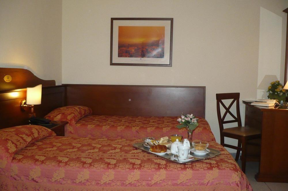 Hotel Pavone Milano Esterno foto