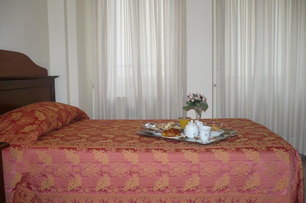 Hotel Pavone Milano Esterno foto