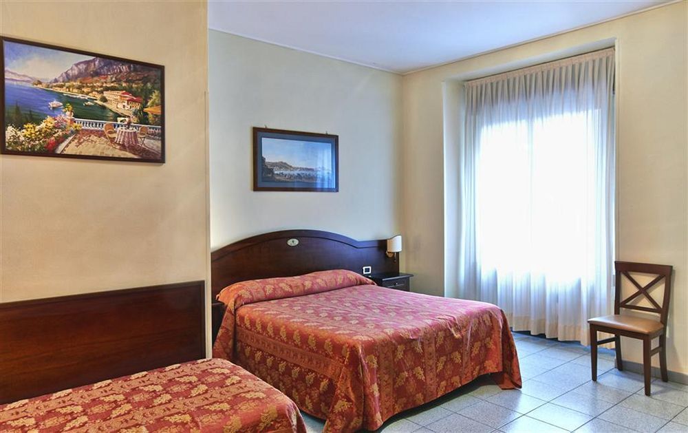 Hotel Pavone Milano Esterno foto