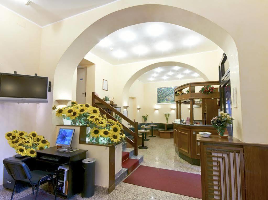 Hotel Pavone Milano Esterno foto