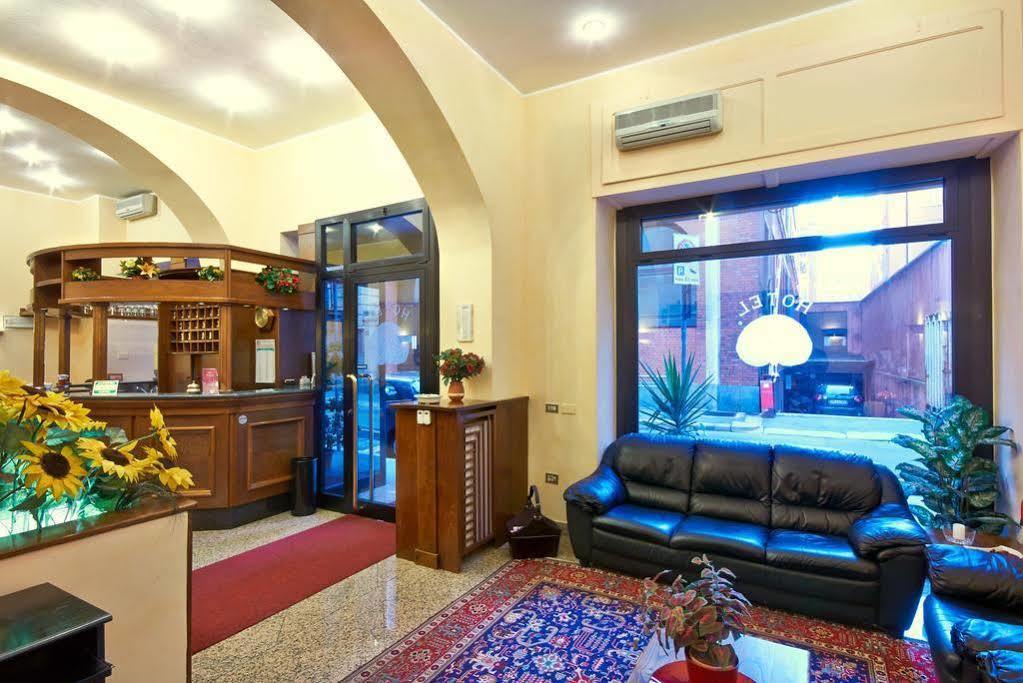 Hotel Pavone Milano Esterno foto